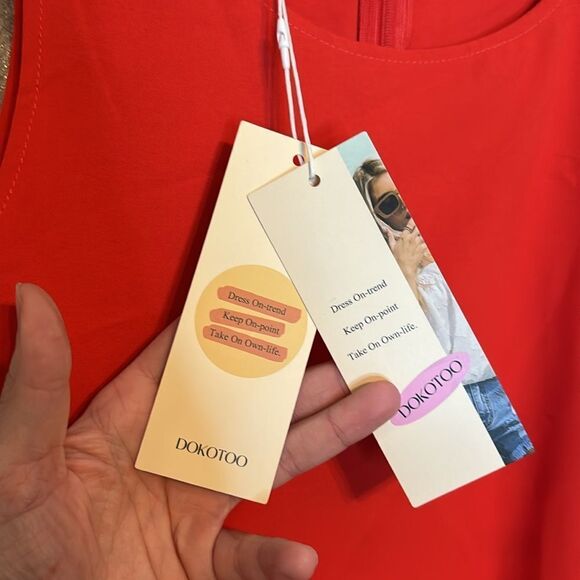 NWT Dokotoo Women’s Bright Elegant Red Short Tiered Flowy Romper Size Medium - Picture 4 of 7